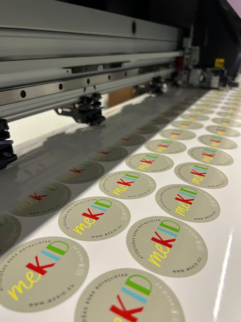 Vinila uzlīmes ar lamināciju, Uzlīmju druka pēc pasūtījuma ar ātru izgatavošanu